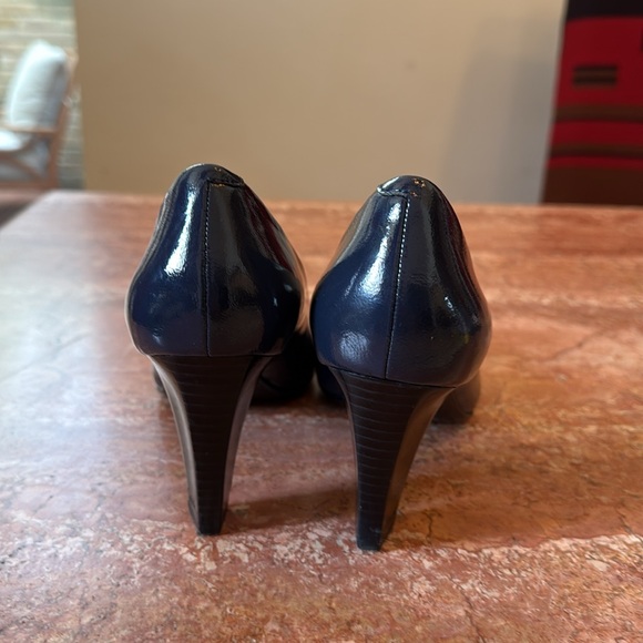 Coach Sherri Navy Blue Patent Leather High Block Heel Pumps - Sz 8B EUC - Picture 3 of 7